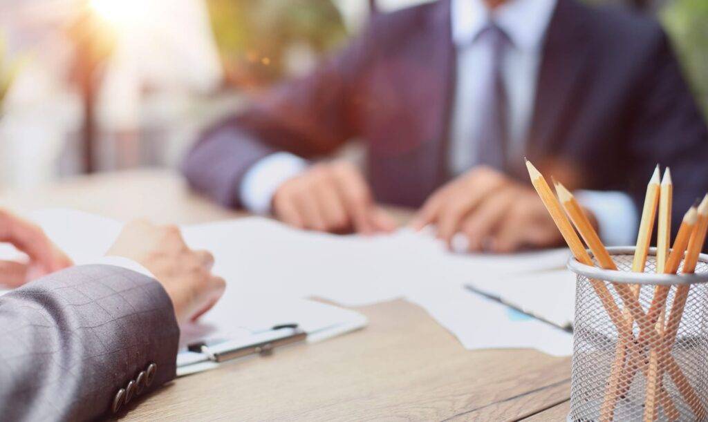 Jak zlecić wycenę gruntów niezabudowanych do rzeczoznawcy?